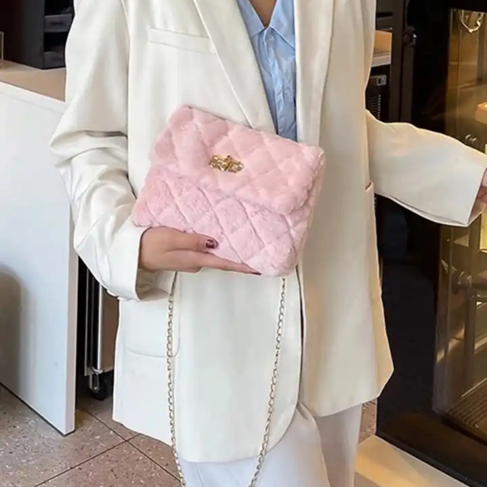 NEW pink plush shoulder bag with chain large capacity crossbody.
